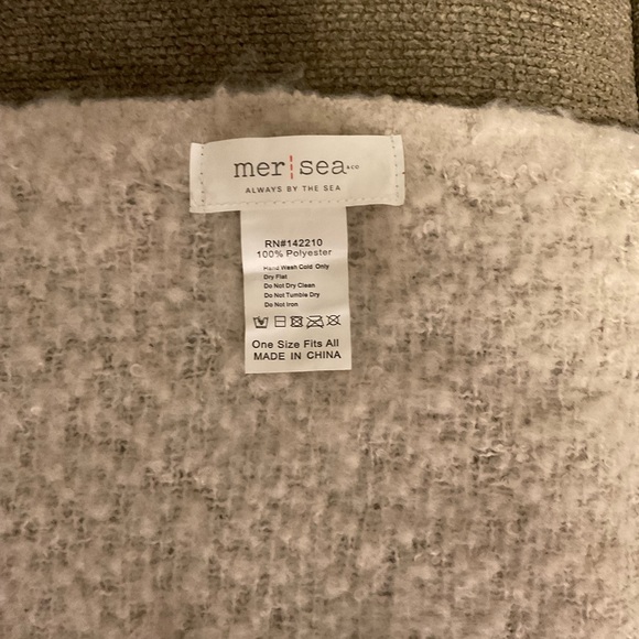 Mer-Sea Co. Scarf - Picture 4 of 4